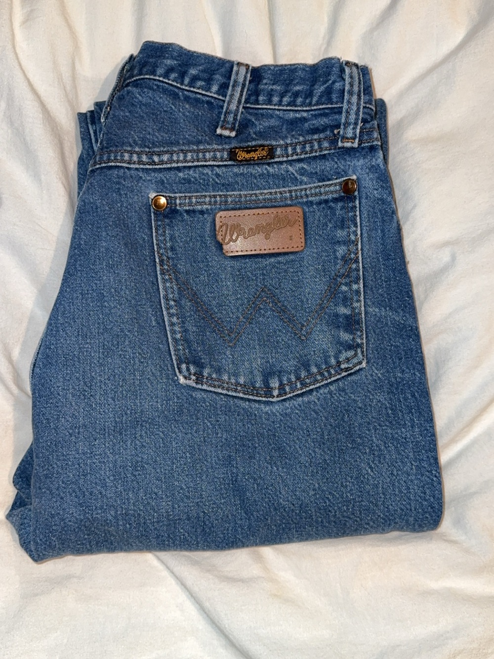 Wrangler Relaxed Fit Blue Denim Jeans with Leather Patch (vintage)